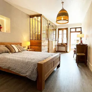 D'hotes Avec Entree Privative Au Calme Dans Maison De Village Frühstückspension Saint-Jorioz